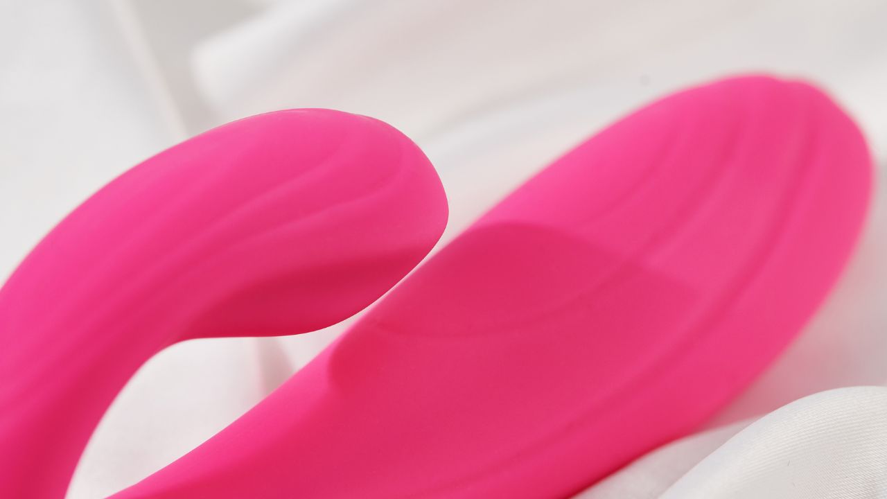 18 Best Thrusting Dildos & Vibrators for Realistic Self Pleasure