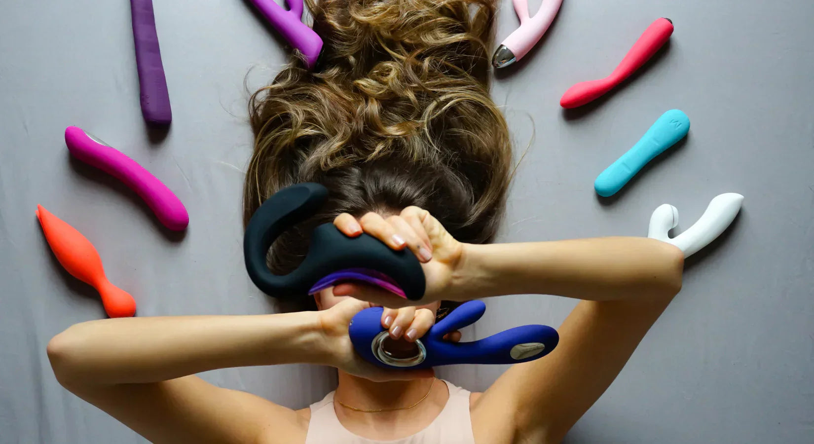 Dildo vs. Vibrator: Key Differences & Tips to Choose the Best One for You